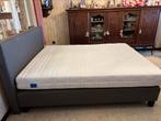 Nieuw bed Revor Chill 160 x 200 Taupe/grijs, Huis en Inrichting, Slaapkamer | Bedden, Ophalen, Overige kleuren, 200 cm, 160 cm