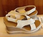 Sandalen met sleehak maat 36, Beige, Zo goed als nieuw, Sandalen of Muiltjes, Ophalen of Verzenden