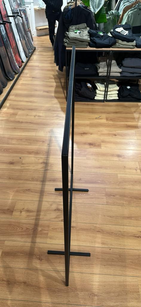 Portant à vêtements - Black, Vêtements | Femmes, Enlèvement, Comme neuf