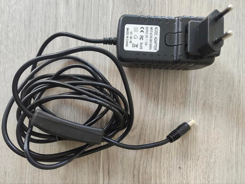 Voedingsadapter met aan/uit knop, Computers en Software, Pc- en Netwerkkabels, Ophalen of Verzenden