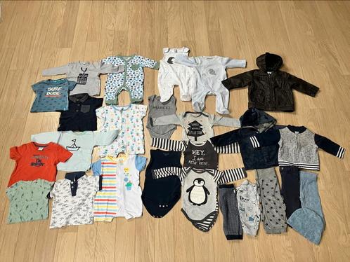 Groot Kledingpakket 26 stuks jongen maat 62/68, Enfants & Bébés, Vêtements de bébé | Packs de vêtements pour bébés, Taille 62