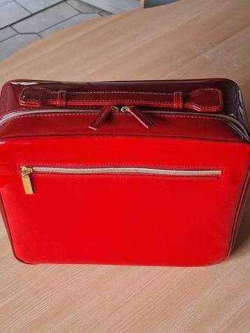 Estee Lauder  beschikbaar voor biedingen