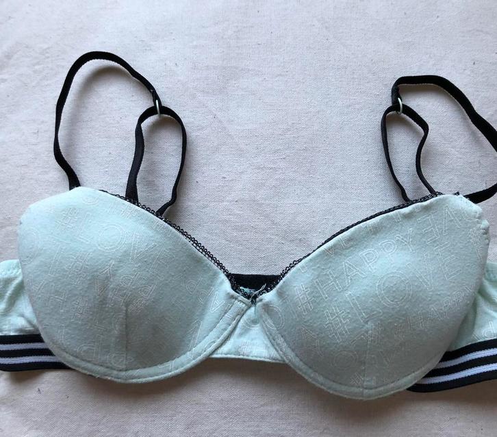 soutien-gorge préformé ado à armatures Hema 70AA, Enfants & Bébés, Vêtements enfant | Autre, Utilisé, Fille, Enlèvement ou Envoi