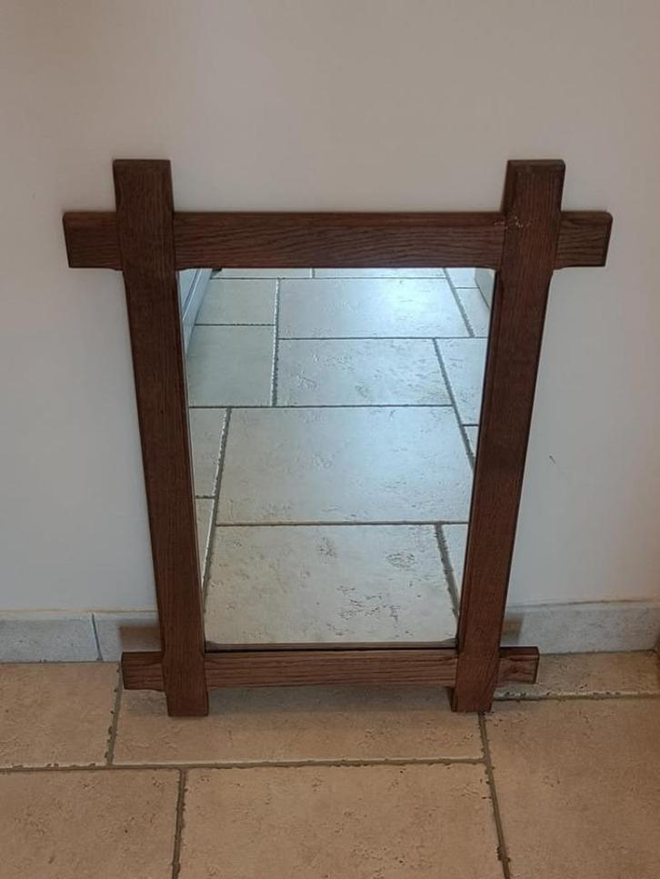 Miroir avec encadrement en chêne massif à suspendre, Huis en Inrichting, Woonaccessoires | Spiegels, Zo goed als nieuw, 50 tot 75 cm