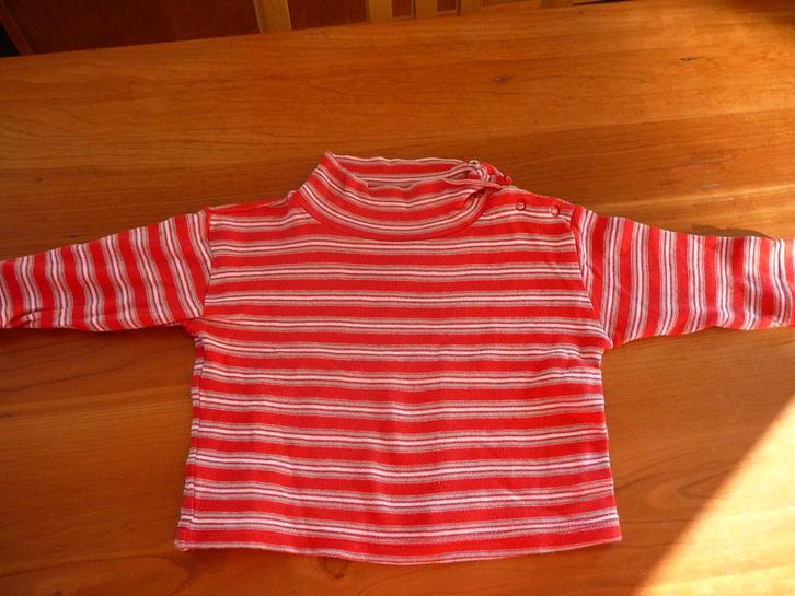 Een rood-wit gestreept souspull-rolkraagtrui, Kinderen en Baby's, Babykleding | Maat 74, Gebruikt, Jongetje of Meisje, Truitje of Vestje
