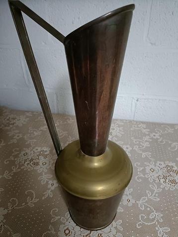 Vergulde garnituurkan met handvat – 2 verschillende kleuren beschikbaar voor biedingen