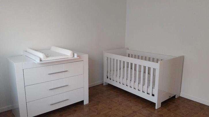 Bopita babybed + commode/verzorgtafel, Kinderen en Baby's, Kinderkamer | Bedden, Gebruikt, Lattenbodem, Matras, Ophalen