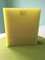 Deux Vases  en cire , Très Original /vert ou  lilas, Moins de 25 cm, Enlèvement ou Envoi, Comme neuf, Vert