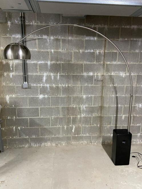 Strakke staande lamp – stijlvol en budgetvriendelijk!, Huis en Inrichting, Lampen | Vloerlampen, Zo goed als nieuw, 200 cm of meer