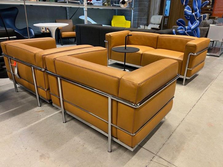 CASSINA LC3 COGNAC : 1 x 2 places + 2 x 1 place - PRIX FIXE, Maison & Meubles, Canapés | Salons, Comme neuf, Banc droit, Quatre personnes ou plus