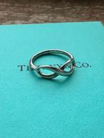 Bague Infinity Tiffany&Co, Handtassen en Accessoires, Ringen, 18 tot 19, Ophalen of Verzenden, Zo goed als nieuw, Dame