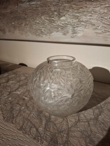 Rene Lalique Gui Vase beschikbaar voor biedingen