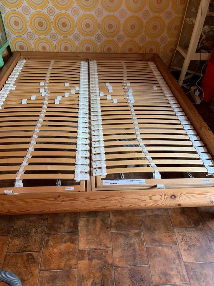 Houte kader met twee lattenbodems, Huis en Inrichting, Slaapkamer | Matrassen en Bedbodems, Gebruikt, Bedbodem, 160 cm, 200 cm