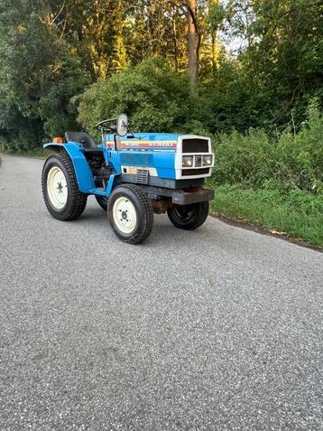 Mooie Mitsubishi mt1601d 18pk 3cil 4x4 4nieuwe gazon banden! beschikbaar voor biedingen