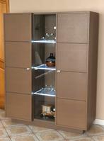 Moderne vitrinekast + wandplank in set, Huis en Inrichting, Kasten | Vitrinekasten, Ophalen, Zo goed als nieuw