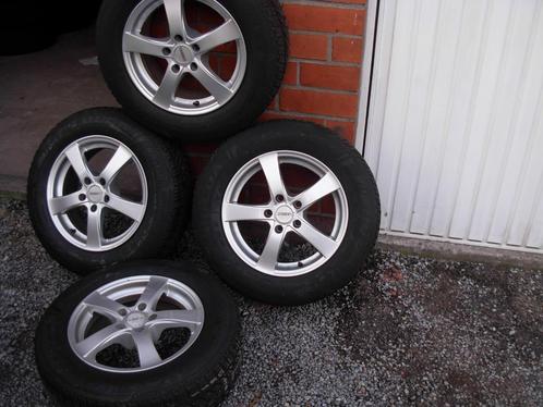 VW Tiguan - 215/65 R16 98H, Auto-onderdelen, Banden en Velgen, Banden en Velgen, Winterbanden, 16 inch, 215 mm, Personenwagen