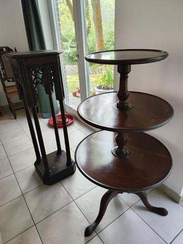 Engelse ronde etagère tafel in mahonie beschikbaar voor biedingen