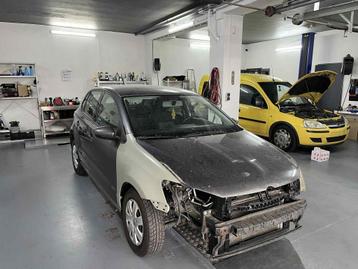Volkswagen Polo 6r 1.2i Benzine SCHADE beschikbaar voor biedingen