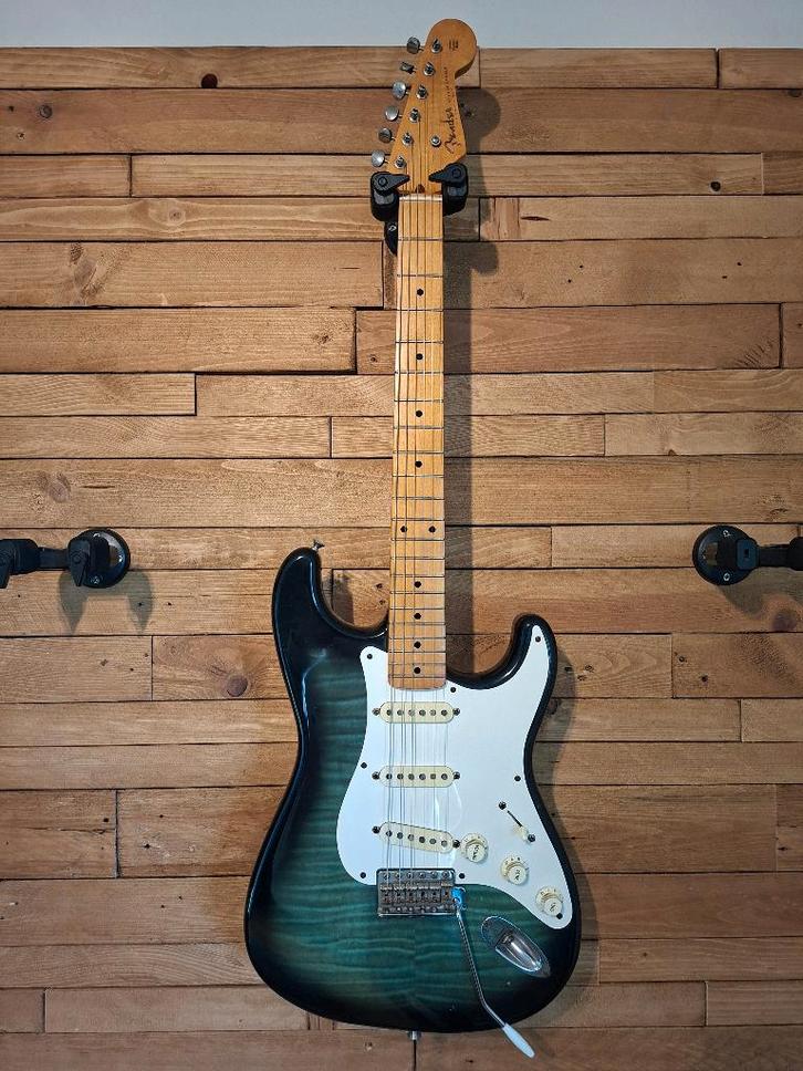 Fender Stratocaster Japan 1993 inclusief case, Muziek en Instrumenten, Snaarinstrumenten | Gitaren | Elektrisch, Zo goed als nieuw