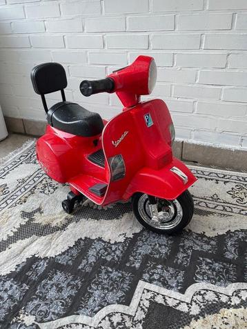 Kinder scooter vespa beschikbaar voor biedingen