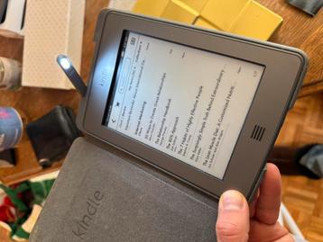Amazon Kindle Touch (4e generatie) met lederen hoes beschikbaar voor biedingen