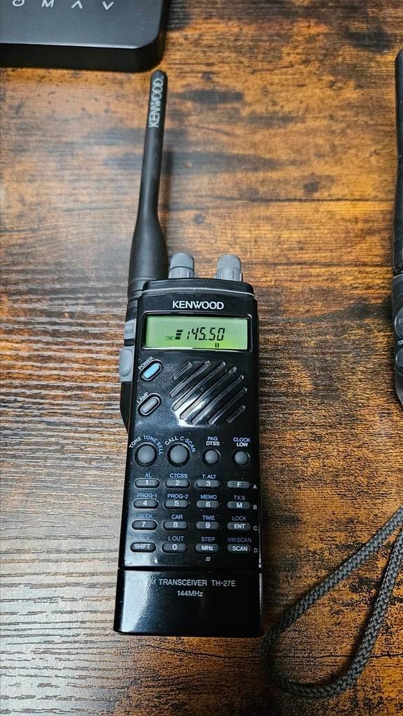 Kenwood TH-27E en TH-28E, Telecommunicatie, Portofoons en Walkie-talkies, Refurbished, Portofoon of Walkie-talkie, Met broekklem