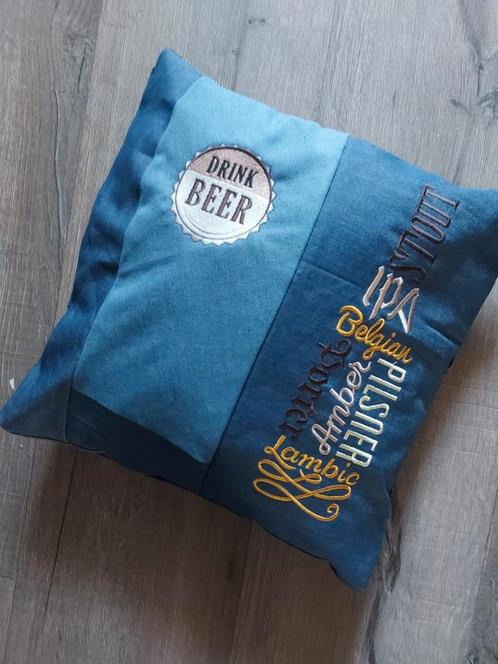 Exclusief kussenovertrek met biersoorten erop geborduurd, Huis en Inrichting, Woonaccessoires | Kussens, Zo goed als nieuw, Ophalen of Verzenden