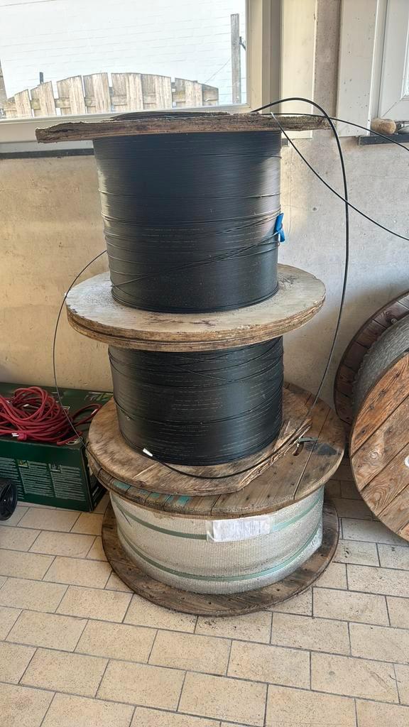 Fiber kabels te koop, Doe-het-zelf en Bouw, Elektriciteit en Kabels, Nieuw, Ophalen