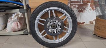 Voorwiel met band oldtimer Moto Guzzi V50 III. beschikbaar voor biedingen