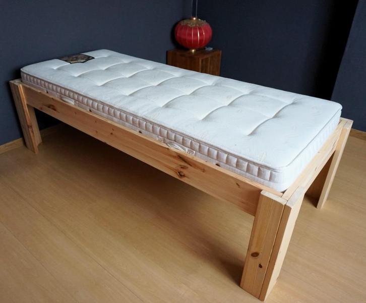 seniorenbed (80x200 - 57cm hoog!) - met kwaliteitsmatras, Huis en Inrichting, Slaapkamer | Bedden, Zo goed als nieuw, Eenpersoons
