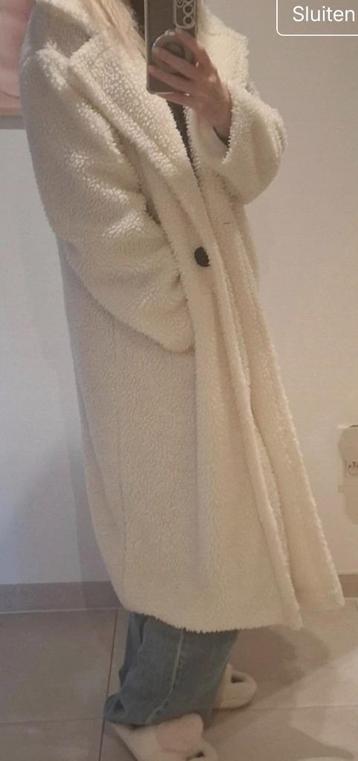Lange ecru/beige teddy jas beschikbaar voor biedingen
