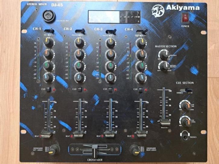 Akiyama 4-kanaals mengpaneel, Muziek en Instrumenten, Mengpanelen, Gebruikt, Minder dan 5 kanalen, Microfooningang, Ophalen
