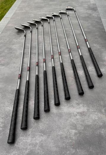 Set de fers Wilson Ultra et sac Mizuno beschikbaar voor biedingen