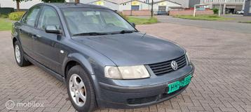 Volkswagen Passat 1.8-5V Turbo Trendline beschikbaar voor biedingen