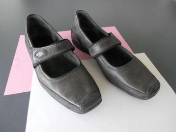 Bruine schoenen „TAMARIS” maat 37