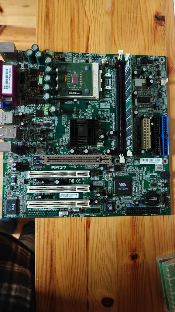 AMD Athlon XP set met 2400+, FIC moederbord, 512MB DDR1, Computers en Software, Moederborden, Gebruikt, Socket A, Ophalen of Verzenden