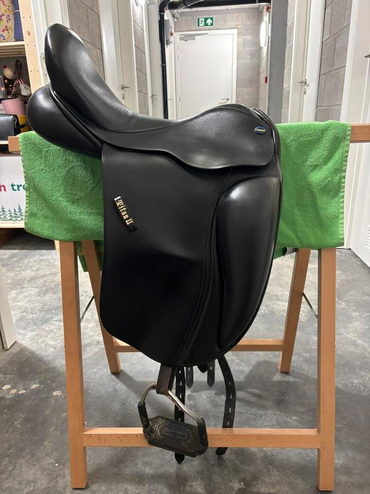 Dressuur zadel, Animaux & Accessoires, Chevaux & Poneys | Selles, Comme neuf, Dressage, Enlèvement