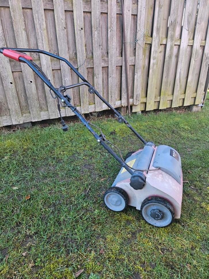 Verticuteermachin Einhell 35 cm staart maar maakt lawaai, Tuin en Terras, Verticuteermachines, Ophalen