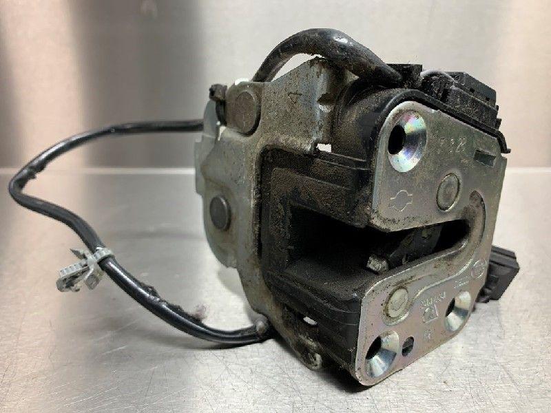 SERRURE DE PORTE RODS ARRIÈRE DROIT Nissan Navara (D40), Autos : Pièces & Accessoires, Utilisé, Nissan