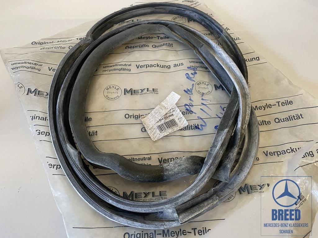 NOS deurrubber rechtsvoor voor Mercedes-Benz W114 W115 /8, Auto-onderdelen, Carrosserie, Mercedes-Benz, Nieuw, Ophalen of Verzenden