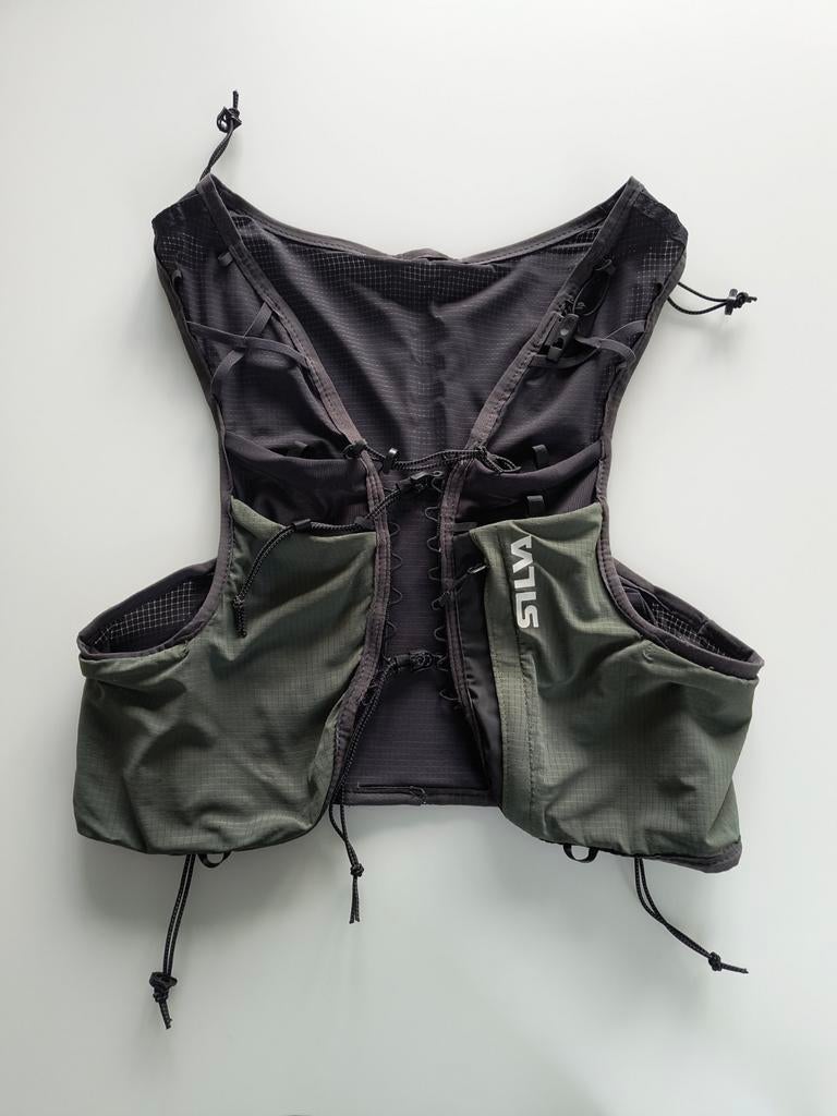 SILVA - Silva Strive Fly - hardloopvest - rugzak, Handtassen en Accessoires, Tassen | Sporttassen, Ophalen, Zo goed als nieuw