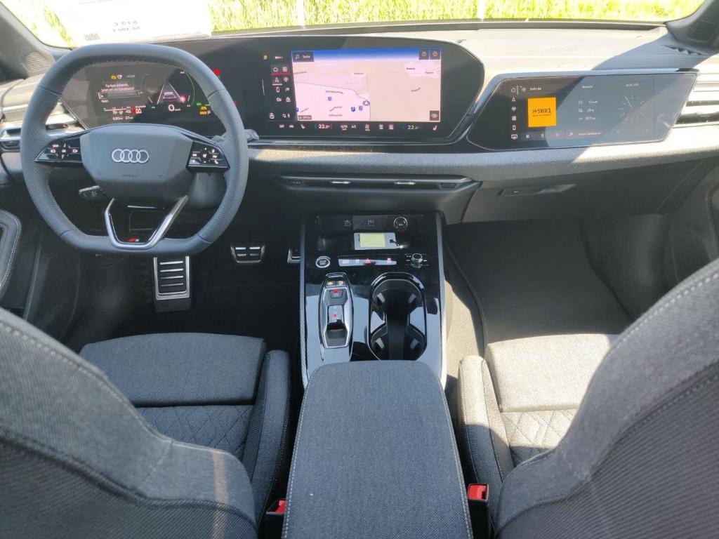 NEW MODEL A5 AVANT PLUG IN S-EDITION 367PK PANO/TECH+/BLACK, Automaat, 1995 cc, 4 cilinders, Alcantara