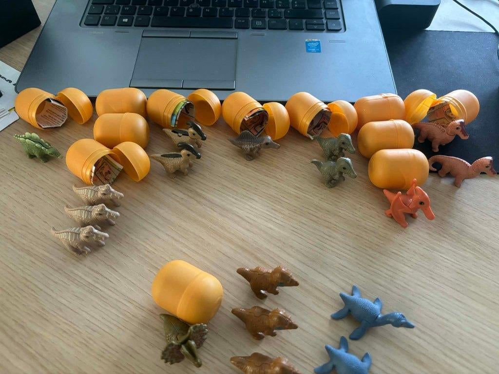 Kinder surprise - Natoons dino's, Verzamelen, Ophalen of Verzenden, Nieuw, Hardplasticfiguren