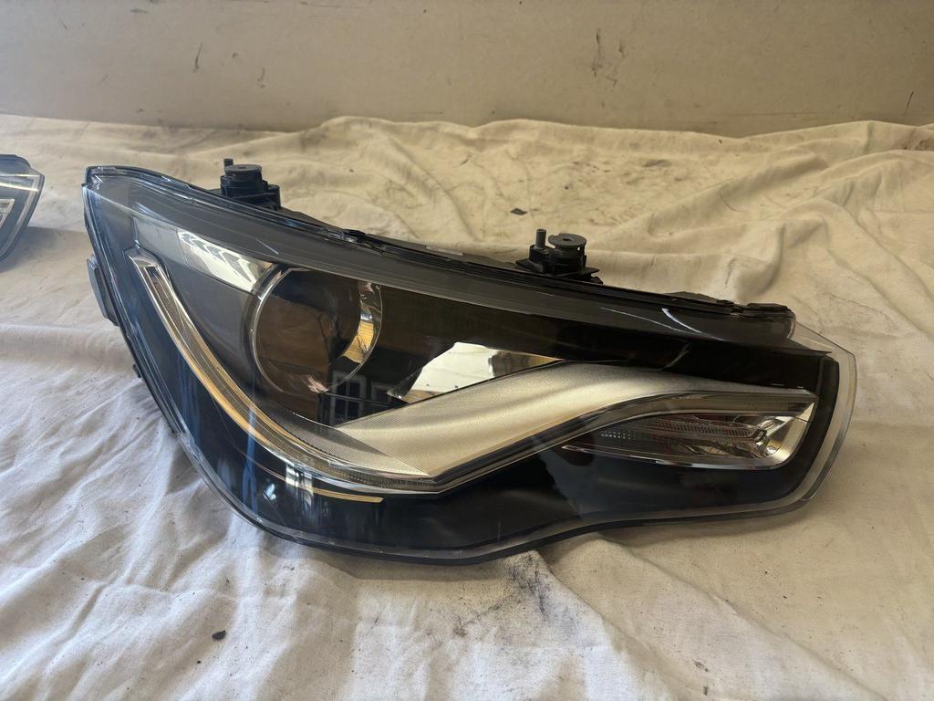 Audi A1 Rechts Koplamp Compleet 8X0941006, Gebruikt, -, -, -