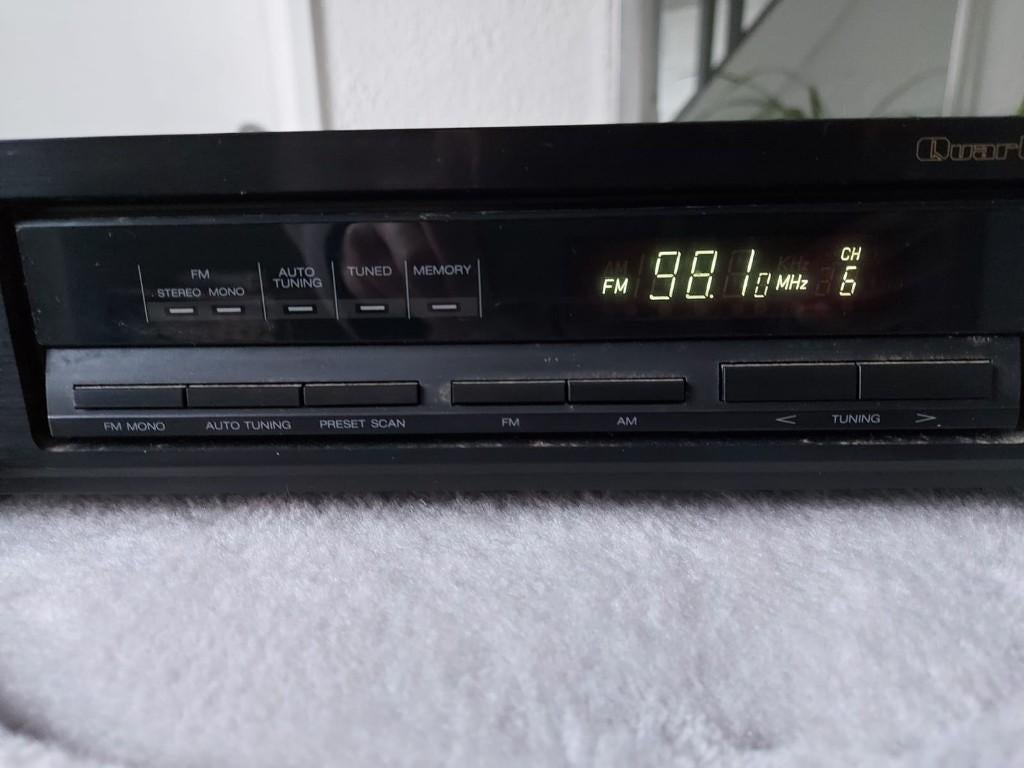 AKAI AT-26 Quartz synthesizer tuner, TV, Hi-fi & Vidéo, Tuners, Enlèvement ou Envoi, Utilisé