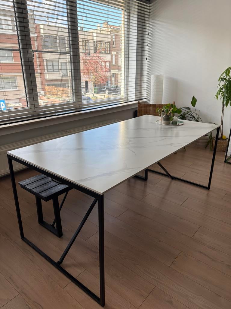 Keramiek tafel Furnified, Huis en Inrichting, Tafels | Eettafels, Ophalen, Zo goed als nieuw