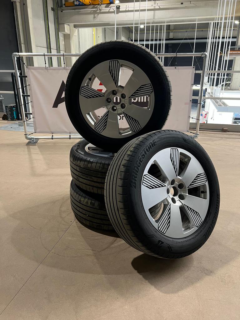 complete zomerset audi e tron 255/55R19 4-6mm, Auto-onderdelen, Gebruikt, 255 mm, -, -