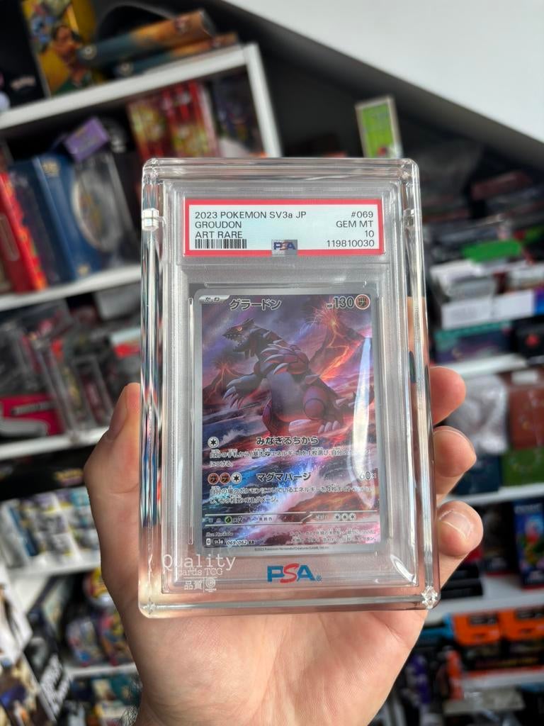 PSA 10 Groudon AR 69 SV3a 2023 Japanese Raging Surf Gem Mint, Enlèvement ou Envoi, Comme neuf