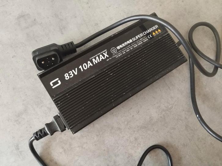 Batterijoplader voor super soco TC MAX : Nieuwe lader, Motos, Accessoires | Autre, Comme neuf, Enlèvement