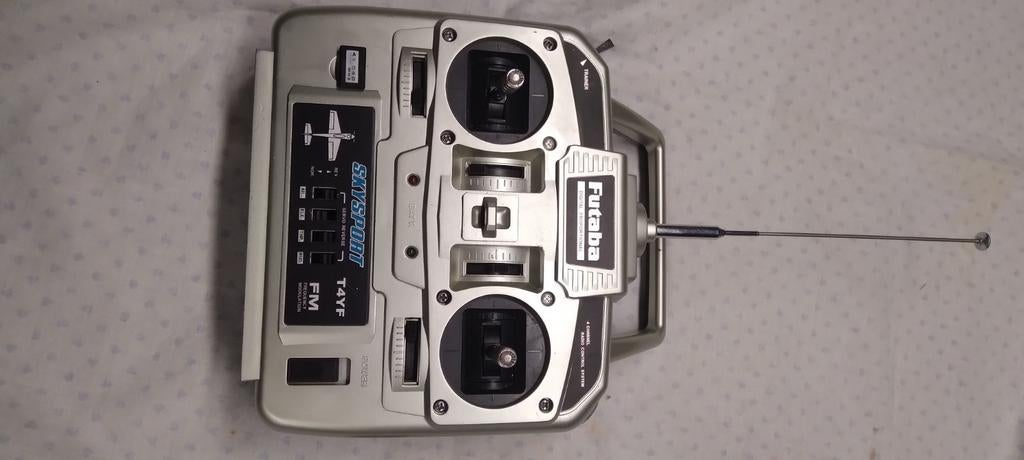 Radio futaba en très bon état de fonctionnement, Hobby & Loisirs créatifs, Modélisme | Bateaux & Navires, Enlèvement